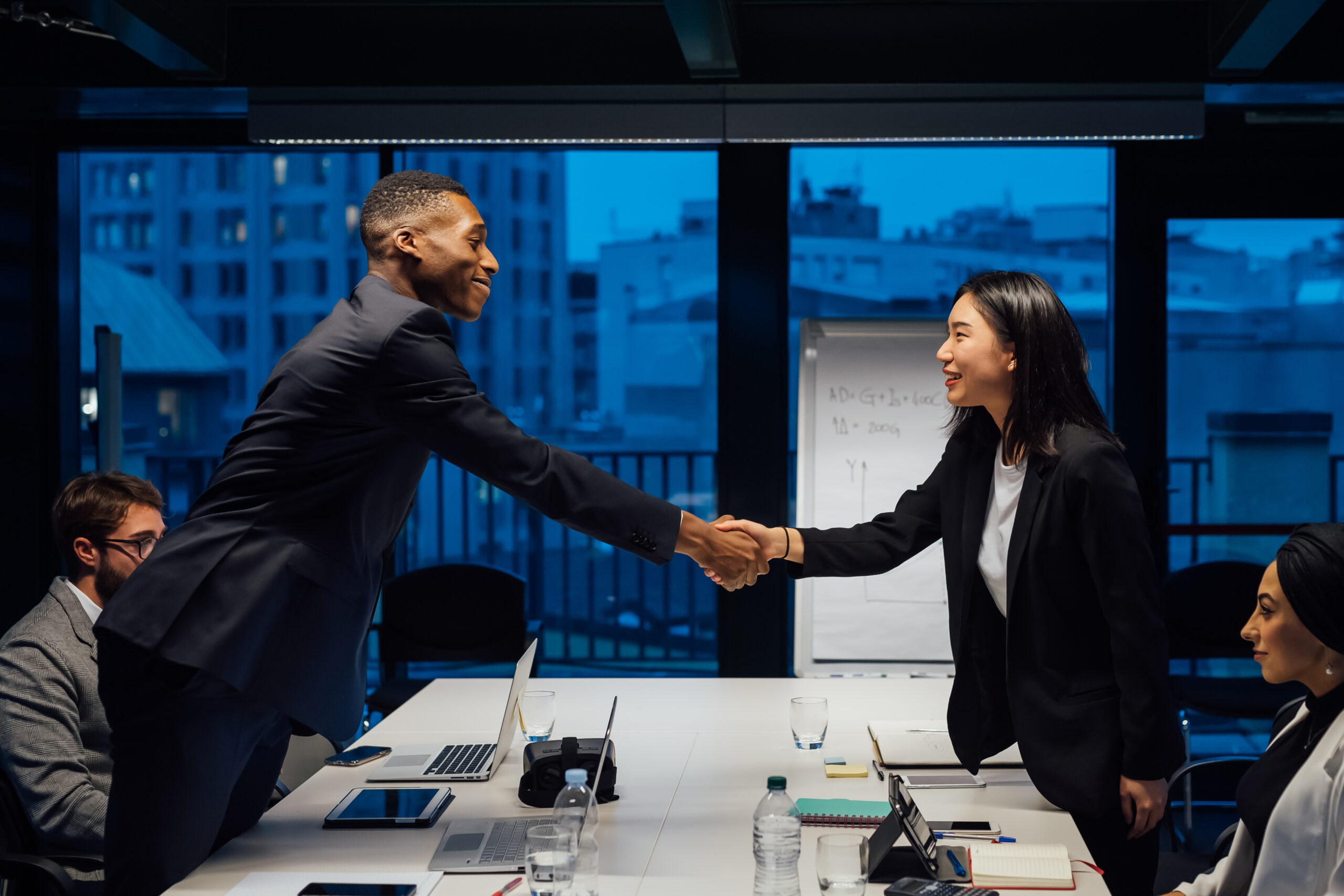 business-woman-shaking-hands-with-happy-client